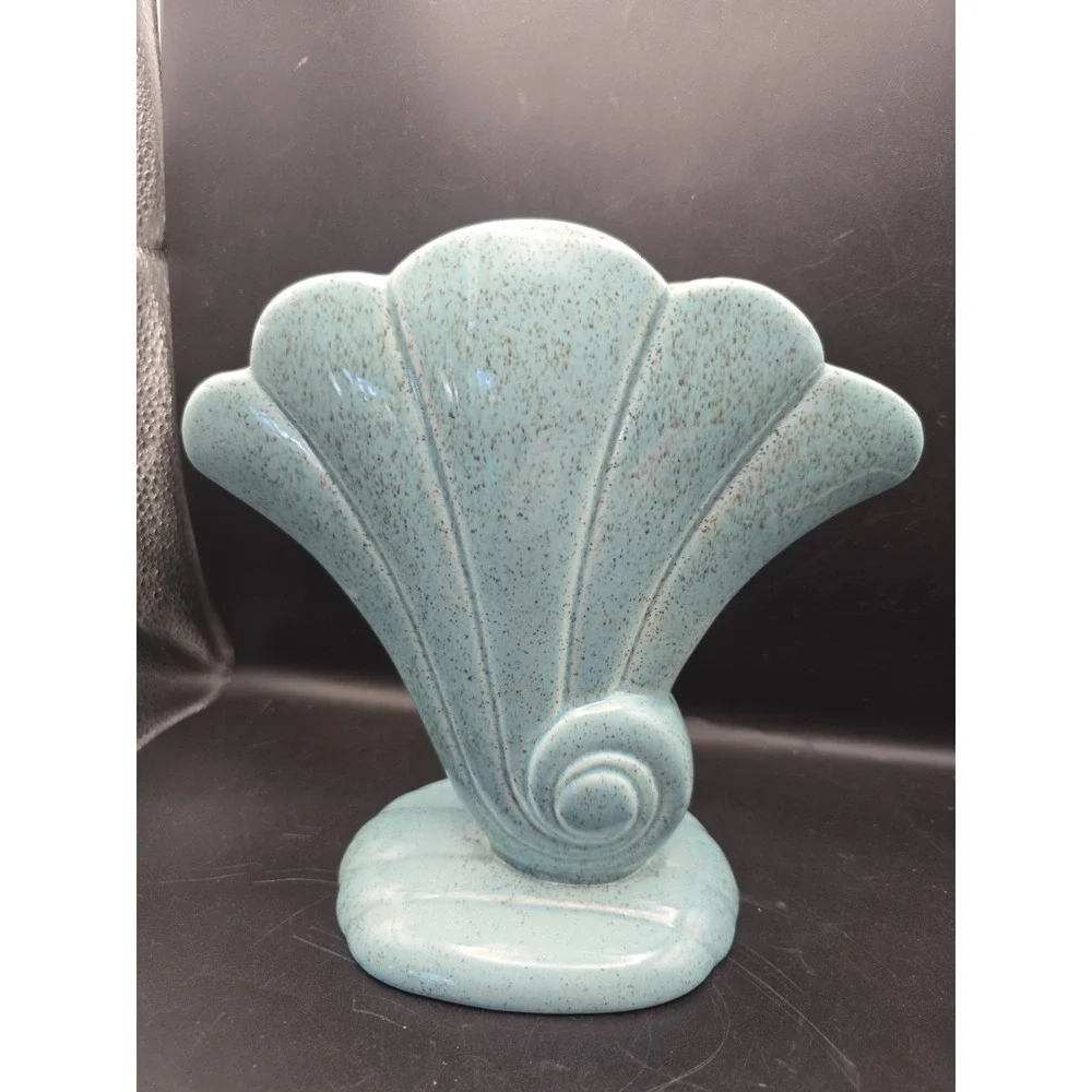 Vintage RED WING Pottery Art Deco Fan/Shell Vase #892-Blue w/Brown Specks-7 1/2